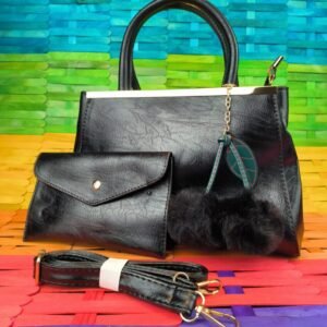 Дамска чанта с пискюл + подарък портфейл